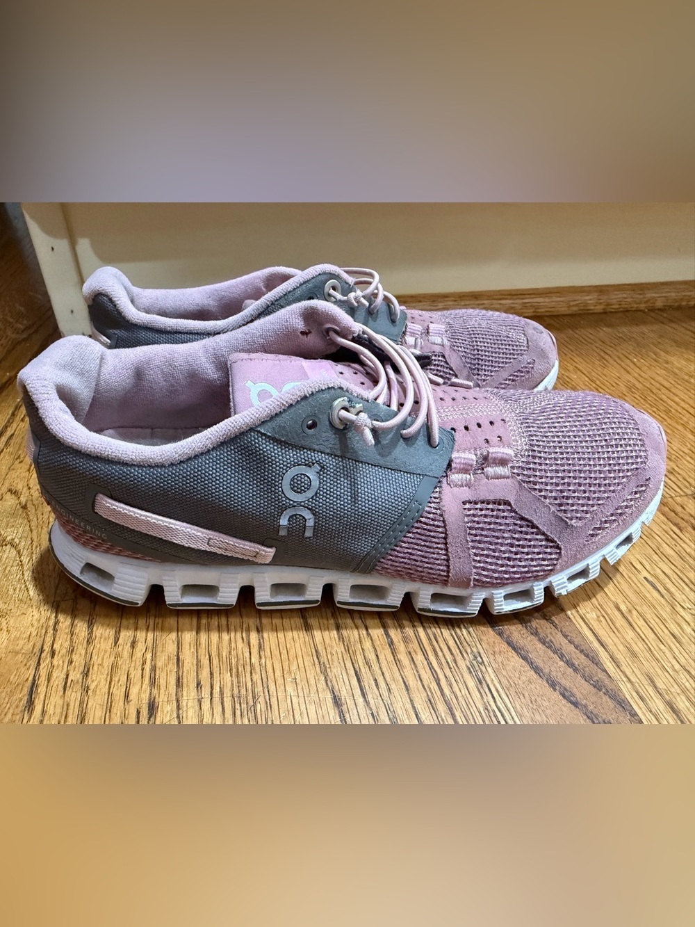 On Running Women's Athletic Sneakers in Rose/Gray Sz 6